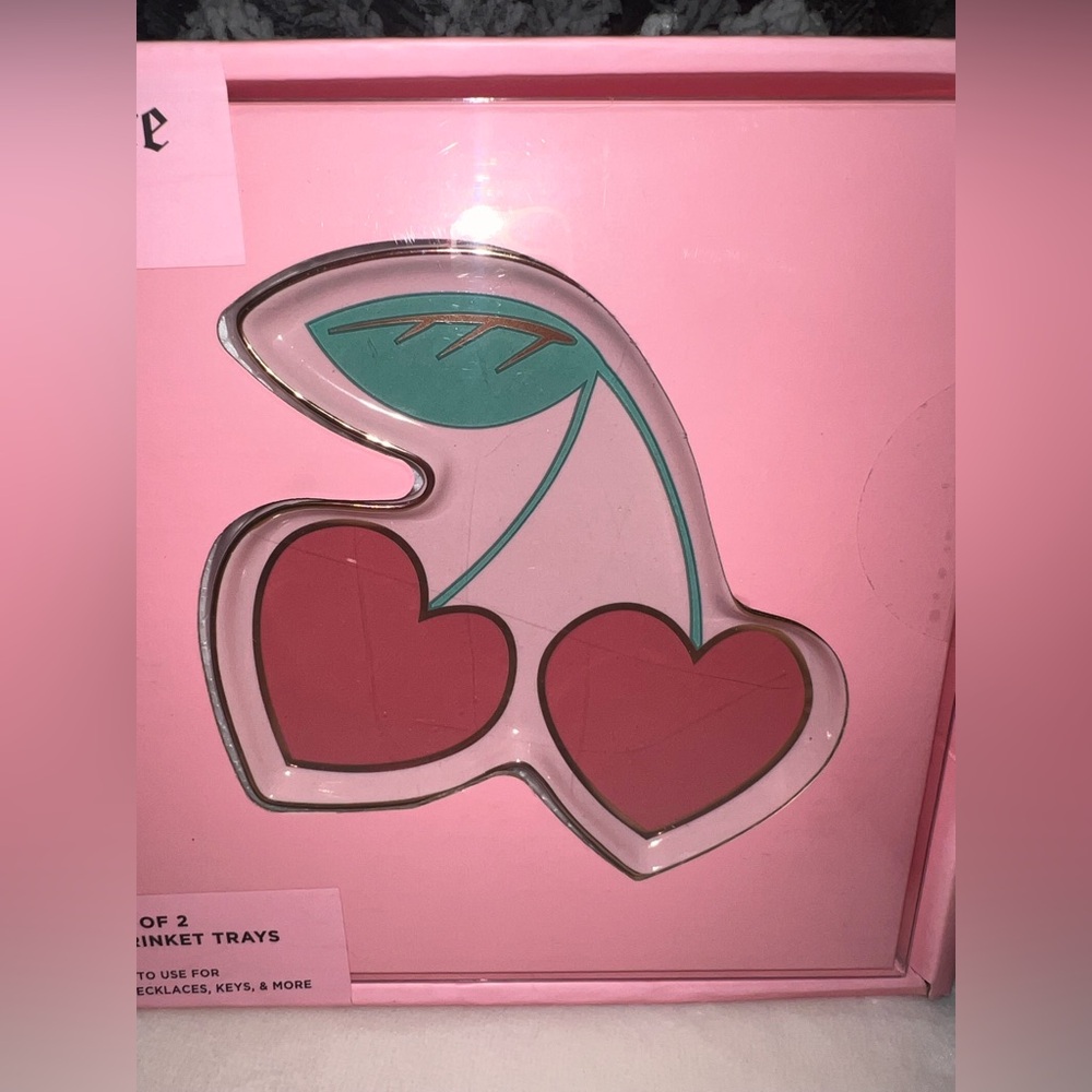 Juicy Couture Pink‎ Ceramic Trinket Tray Set (2) New in Box - Picture 3 of 5